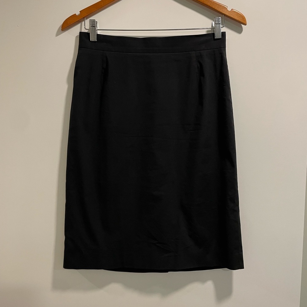 Prada, size 42 (US 6), women’s pencil skirt.